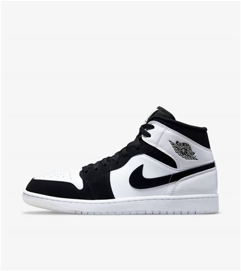 nike jordan 1 mid zwart|jordan 1 mid for sale.